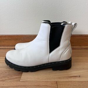 Sorel Chelsea boots